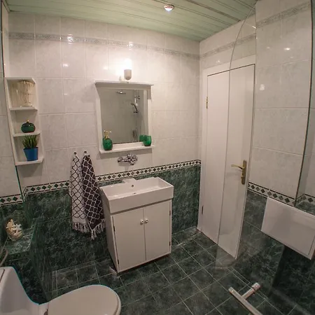 アパート Vitosha Street 2 Bedroom Apt ソフィア