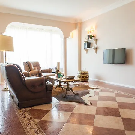 Lejlighed Vitosha Street 2 Bedroom Apt Sofia